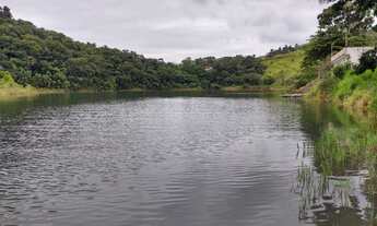 Imagem: Terreno pé na água