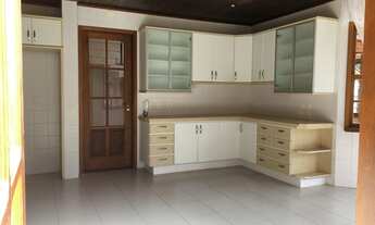 Imagem 4: Casa de condomínio sobrado para aluguel e venda possui 568 metros quadrados com 4 quartos