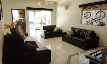 Imagem 3: Linda casa em terreno inteiro na Zona 08 rua paralela a Av. Gastão