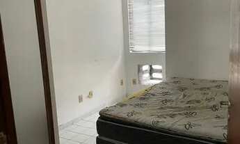 Imagem 2: Apartamento na ponta verde, super ventilado, varanda, 2 quartos, sendo 1 suíte, cozinha, w