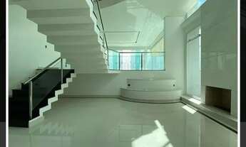 Imagem 3: Casa para aluguel e venda possui 536 metros quadrados com 4 suites