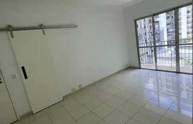 Imagem 3: Sala ampla com sacada, 2 quartos, sendo 1suite, dependências completas. 1 vaga na garagem