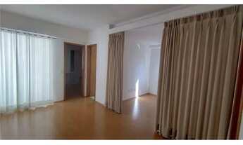 Imagem 7: Quarto amplo, sala dupla, cozinha, área de serviço e garagem, na rua Santo Antônio - Centr