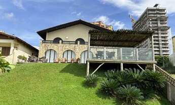 Imagem 5: Sobrado Frente Mar Balneário Piçarras com 6 Suítes - Terreno com 1102m²