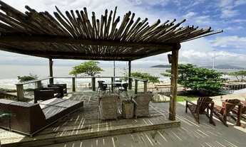 Imagem 2: Sobrado Frente Mar Balneário Piçarras com 6 Suítes - Terreno com 1102m²