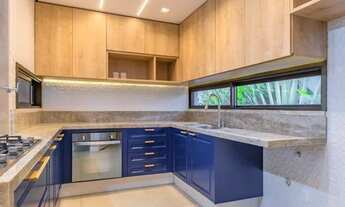 Imagem 6: Casa Alto Padrão com 4 Suítes, Piscina e Móveis Planejados Novos