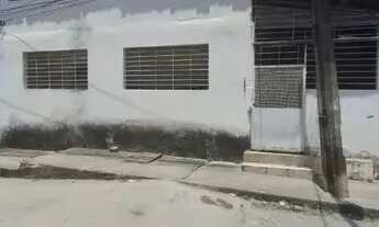 Imagem: Casa à venda em rua pública, RIO DOCE