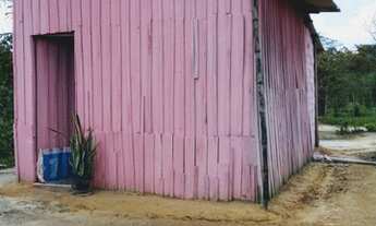 Imagem 4: Terreno com uma casa de madeira