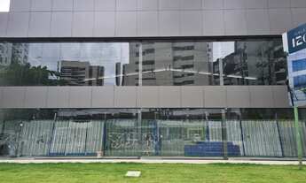 Imagem 4: Loja de Luxo com Pele de Vidro e pé Direito Duplo na Conselheiro Aguiar - Recém Construída