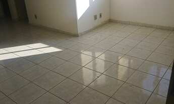 Imagem 2: ônibus na porta para o metrô Tucuruvi excelente local