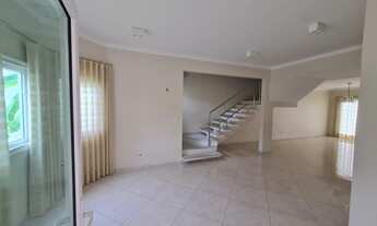 Imagem: Tripléx semi-mobilhada em condomínio