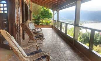 Imagem 3: Encantadora Propriedade em Terreno de 4.759 m² na Praia da Maranduba