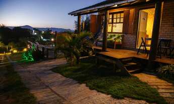 Imagem 2: Pousada à venda no centrinho da Praia do Rosa, área com 1.780m2, total de 7 acomodações, 2