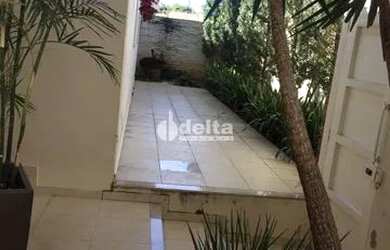 Imagem 3: Casa para aluguel, 3 quartos, 3 suítes, 2 vagas, Cidade Jardim - Uberlândia/MG