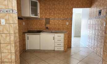 Imagem 7: Casa de esquina em frente à praça!