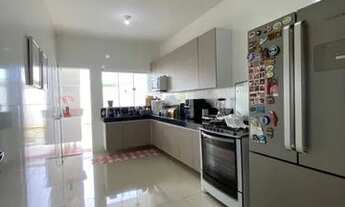 Imagem 3: Casa com 3 suítes na Qd. 507S, rica em planejados e energia solar instalada