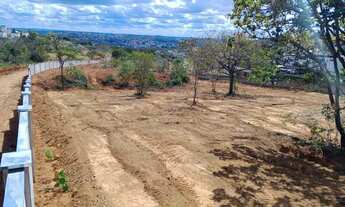 Imagem 3: Lote/Terreno para venda possui 1400 metros quadrados