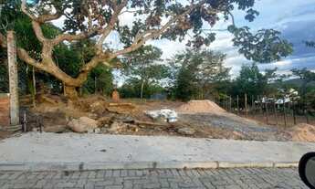 Imagem: Lote em condomínio fechado à beira do