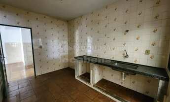 Imagem 6: Casa com 4 dormitórios e 2 vagas de garagem no bairro Jardim Roseiral