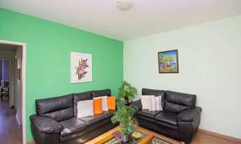 Imagem: Em frente ao supermercado, em uma rua que