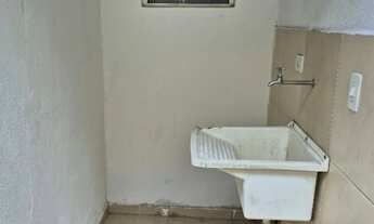 Imagem 2: Ótima localização próx .Av . Cupecê (3) cômodos