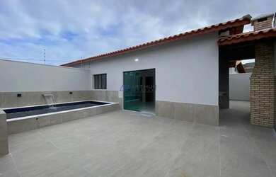 Imagem 6: Casa à venda em Mongaguá no bairro Itaguaí com 3 dormitórios e com Piscina