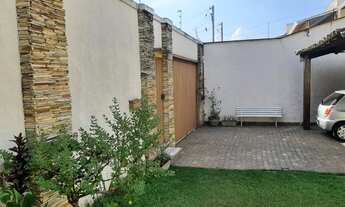 Imagem 2: Casa para venda possui 215 metros quadrados com 4 quartos em Santa Amélia - Belo Horizonte