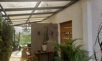 Imagem 2: Sobrado para venda com 302 metros quadrados com 4 quartos sendo 2 suítes no Jardim Apolo I