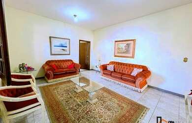 Imagem 3: Casa para venda tem 215 metros quadrados com 3 quartos em Santa Amélia - Belo Horizonte