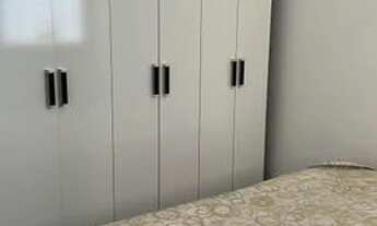 Imagem 2: Pereira Imóveis Aluga: Apto 45m² MOBILIADO, 1 suíte, cozinha, sala, 1 vaga - Valor: R$ 2.2