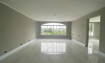 Imagem 2: Casa de condomínio em rua fechada com bastante espaço no jardim marajoara