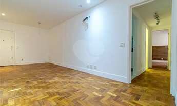 Imagem 7: Laranjeiras em rua arborizada 90m² reformado 3 quartos (1 suíte) e cozinha com armários va