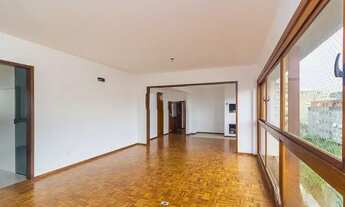 Imagem 2: Apartamento para venda possui 120 metros quadrados com 3 quartos em Menino Deus - Porto Al