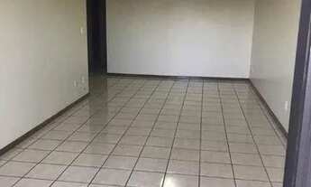 Imagem 2: Apartamento andar alto, no Centro com 2 dormitórios e sacada