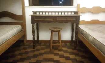 Imagem 2: Quarto amplo em casa de Vila