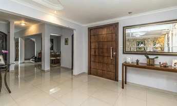 Imagem 7: Belíssimo sobrado em rua tranquila, arborizada cercada de lindas casas. O sobrado é consti