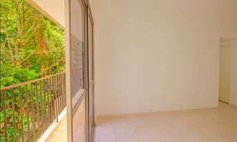 Imagem 4: Sala ampla com sacada, 2 quartos, sendo 1suite, dependências completas. 1 vaga na garagem