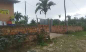 Imagem 3: Casa Ampla com quatro quartos uma sala uma cozinha um terraço Grande