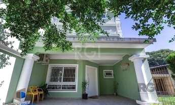 Imagem: Casa com 03 dormitórios, 01 suíte, pátio