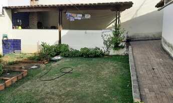 Imagem 4: Casa para venda possui 215 metros quadrados com 4 quartos em Santa Amélia - Belo Horizonte