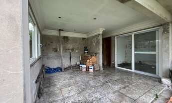 Imagem 2: CristalVille vendo casa em fase de acabamento com 800 m2