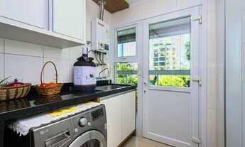 Imagem 4: Apartamento diferenciado, semimobiliado, com 3 dormitórios, sacada com churrasqueira e 2 v