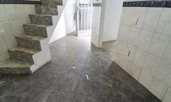 Imagem 3: Vendo 2 esquinas com casas e lojas