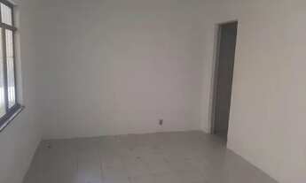 Imagem 3: Kit net ao lado da estação trem costa barros