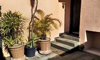 Imagem 2: Excelente imóvel, localizado em rua tranquila na Mooca. Está num terreno de 120m²