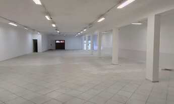 Imagem 4: Prédio de 2 pavimentos em vão livre, próximo de estação de METRO