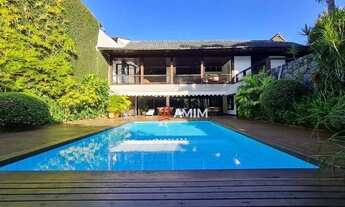 Imagem 2: Casa com 4 Quartos à Venda, 667 m² por R$ 8.300.000