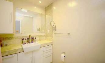 Imagem 4: Um 2 quartos reformado e coladinho no Centro para venda