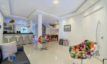 Imagem 5: Casa com 03 dormitórios, 01 suíte, pátio, terraço com churrasqueira e vaga de garagem para