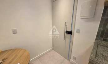 Imagem 6: Apartamento, 40m2, 2 quartos, andar alto, reformado e mobiliado, prédo misto no centro do